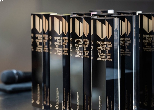 德赞臣抗衰老专家，以强大研发力引领专业线护肤产品走向新时代